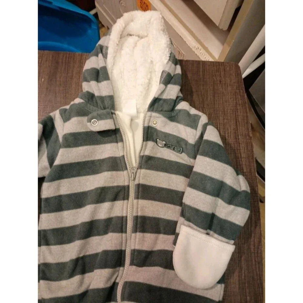 Carter size 6 months hooded sleeper, snowsuit-y2